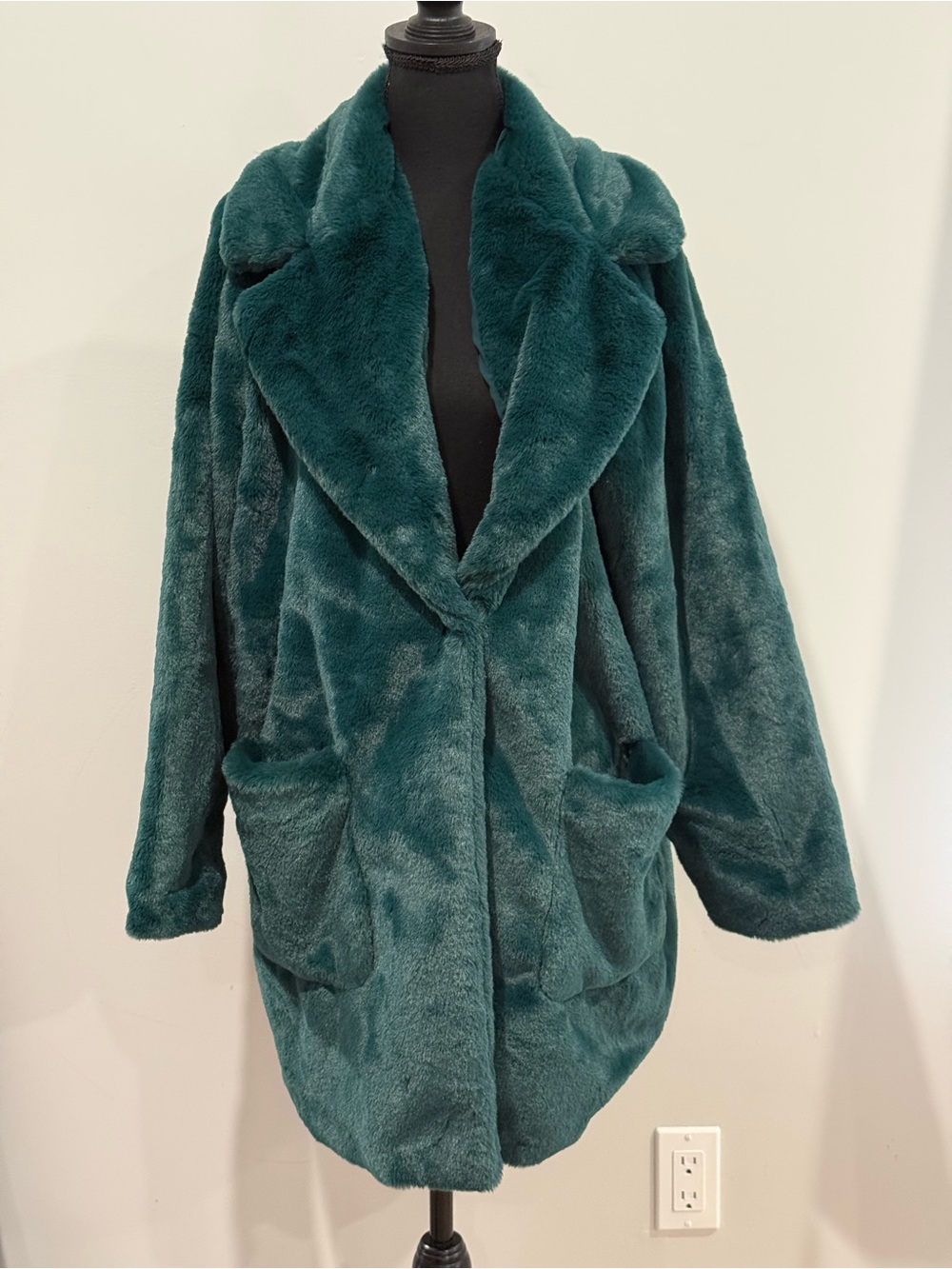 Cara Santana x Nine West L Plush Teal Faux Fur Coat for Women 075
